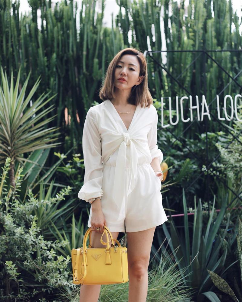 Nàng CEO chia sẻ 2 công thức giúp chị em ngoài 30 tỏa sáng mọi góc nhìn: Đồ basic không thể thiếu, những lúc cần hở phải thật tinh tế-8