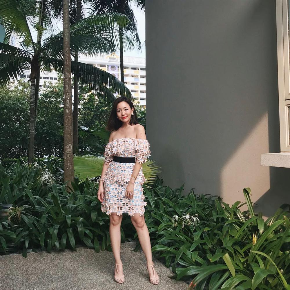 Nàng CEO chia sẻ 2 công thức giúp chị em ngoài 30 tỏa sáng mọi góc nhìn: Đồ basic không thể thiếu, những lúc cần hở phải thật tinh tế-18