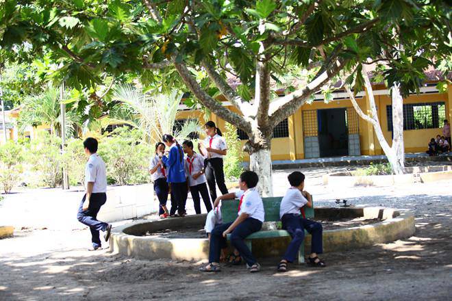 Vụ thầy giáo bị tố dâm ô 4 nam sinh: Bí mật trong phòng thí nghiệm ám ảnh học trò-2