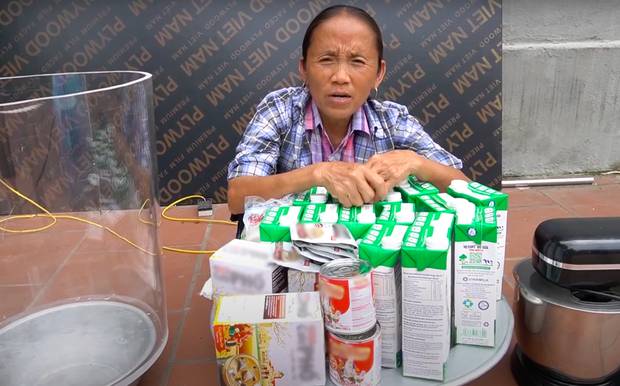 Hè mới sang Bà Tân Vlog đã tung loạt clip làm các món đồ uống giải nhiệt triệu views, nhưng lại có chung một điểm khiến nhiều người ngao ngán-2