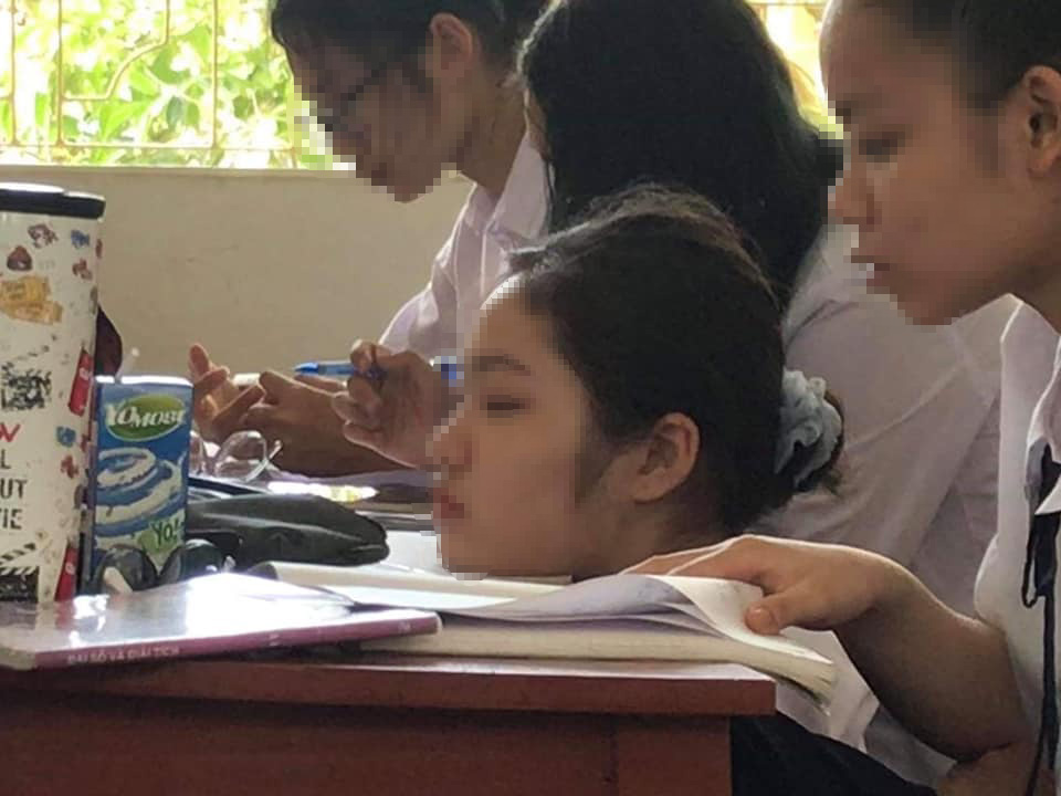 Nữ sinh khiến mọi người sợ thót tim vì dáng ngủ siêu bá đạo, ai nhìn vào cũng ngỡ anh em họ với Đen Vâu vì điều này-1