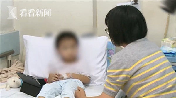 Chỉ vì thói quen tai hại sau bữa ăn, cậu bé 4 tuổi bị hoại tử ruột sau 1 ngày và phải cắt bỏ 1,5m ruột non-1