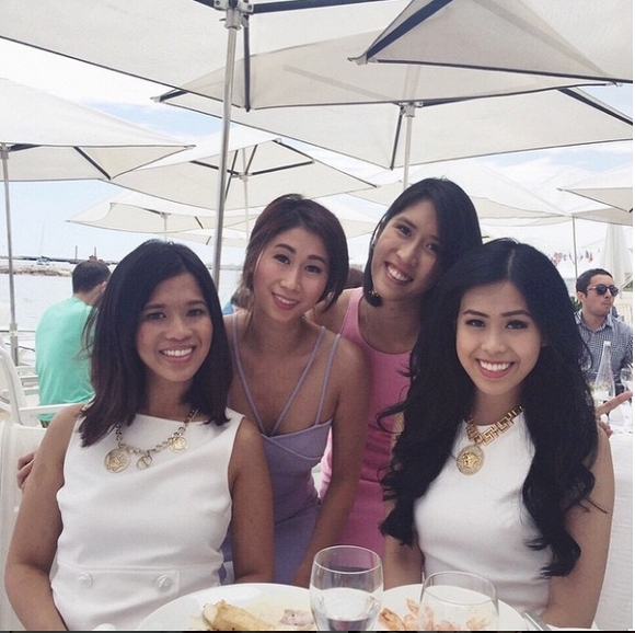 Tiên Nguyễn bất ngờ khoe ảnh cực hiếm 5 năm về trước, chụp chung với Johnathan Hạnh Nguyễn và 3 người chị cùng cha khác mẹ ít người biết đến-2