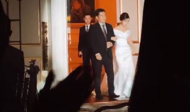 Công Phượng chơi lớn khi chọn khách sạn 5 sao từng đón David Beckham để tổ chức tiệc đính hôn, danh tính ông mối mát tay được tiết lộ-7