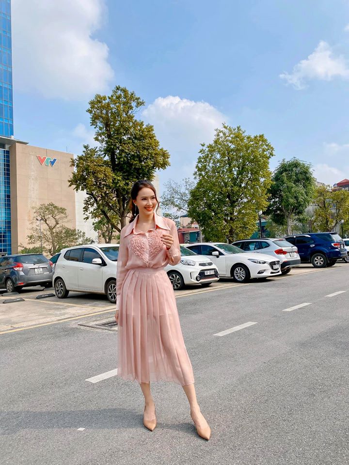Hồng Diễm lên phim thì ăn vận nhạt nhòa nhưng ngoài đời lại có cả kho bí kíp ăn diện vừa đẹp vừa mát cho nàng công sở-8