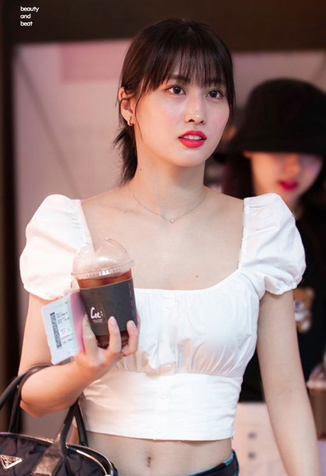 7 kiểu áo giúp Jennie, Suzy gợi cảm trong ngày hè-3