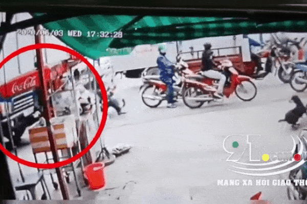 Hình ảnh cặp đôi tạo dáng với tư thế phản cảm khi đi tắm biển khiến nhiều người nóng mắt-3