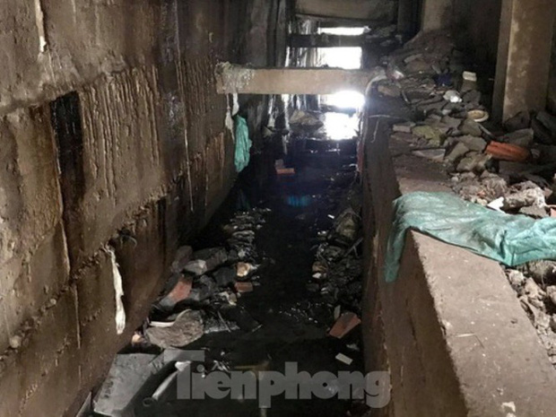 Hàng trăm người mò tìm bé 4 tuổi suốt 8 ngày dưới đoạn mương dài 10km-2