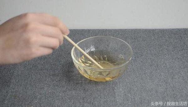 Đổ muối ăn vào lon bia thừa, cô gái không ngờ ra thành phẩm hữu ích thế này-4