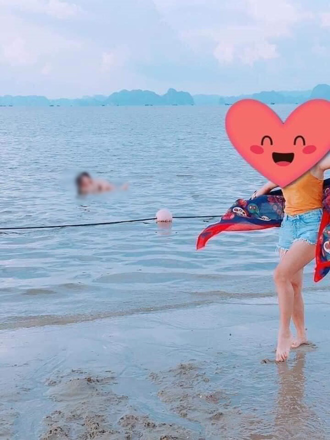 Hình ảnh cặp đôi tạo dáng với tư thế phản cảm khi đi tắm biển khiến nhiều người nóng mắt-1