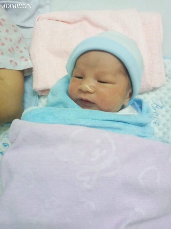 Mẹ trẻ kể lại giây phút hoảng loạn khi hàng chục bác sĩ vây quanh, thuốc mê chưa ngấm đã nghe Rạch đi, phải cứu lấy đứa bé!-3