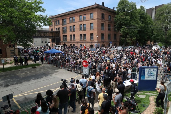 8 phút 46 giây im lặng tại lễ tưởng niệm George Floyd-4