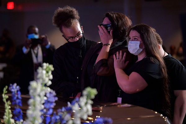 8 phút 46 giây im lặng tại lễ tưởng niệm George Floyd-10