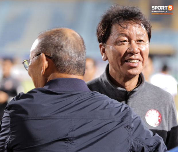 Lạch Tray thất thủ là quà cưới đặc biệt cho Công Phượng - Viên Minh ở thành phố hoa phượng đỏ-3