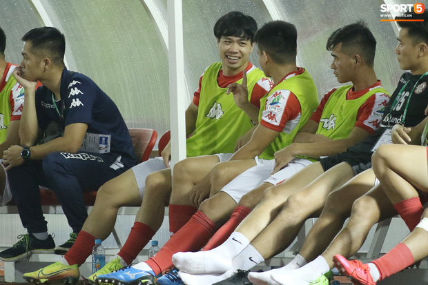 Lạch Tray thất thủ là quà cưới đặc biệt cho Công Phượng - Viên Minh ở thành phố hoa phượng đỏ-2