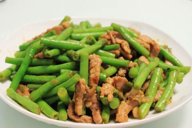 Xào đỗ, cho trực tiếp vào với dầu là sai, đầu bếp mách điều này đỗ vừa xanh lại giòn-1