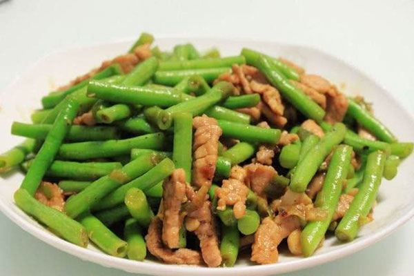 Thấy vợ ném một tép tỏi vào bồn cầu, chồng định mắng thì lại thấy kết quả không ngờ-3