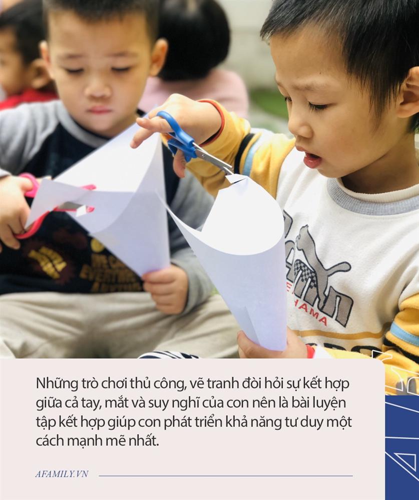 Thấy con suốt ngày đòi vào chuồng gà chơi, người mẹ bí mật đi theo rồi giật mình phát hiện con trai quá thông minh-4