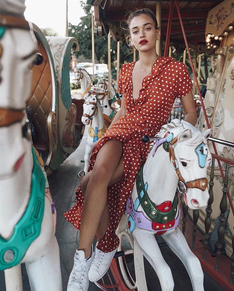 Chị em sẽ không thể kìm lòng được trước đồ chấm bi, sau khi thấy phụ nữ Pháp diện đẹp và sang quá mức quy định thế này-5