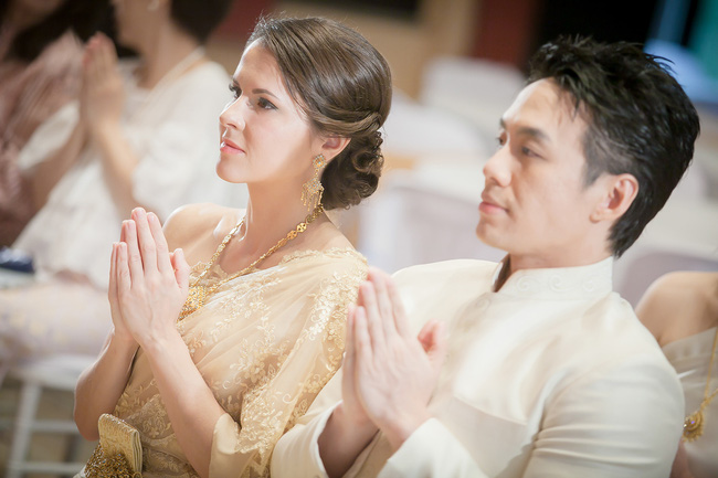 Về đám cưới anh họ người yêu, nhìn hành động của cô dâu chú rể trên sân khấu, tôi choáng váng và lo sợ khi nghĩ đến tương lai của mình-1
