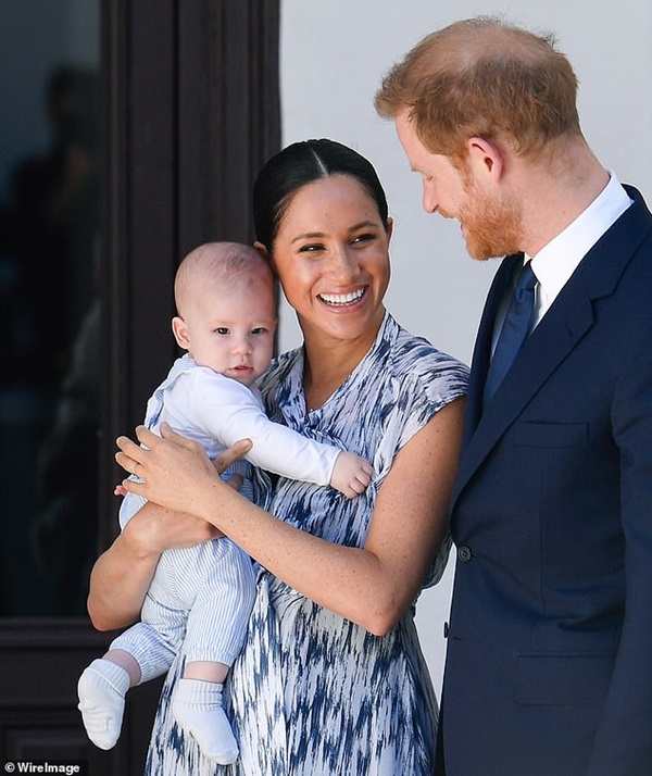 Hết bị Nữ hoàng Anh phớt lờ, Meghan Markle lại bị bố chồng trách khéo trên truyền thông-3