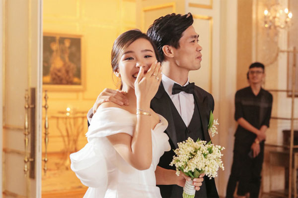 Công Phượng lần đầu trở lại sân tập sau lễ đính hôn-8