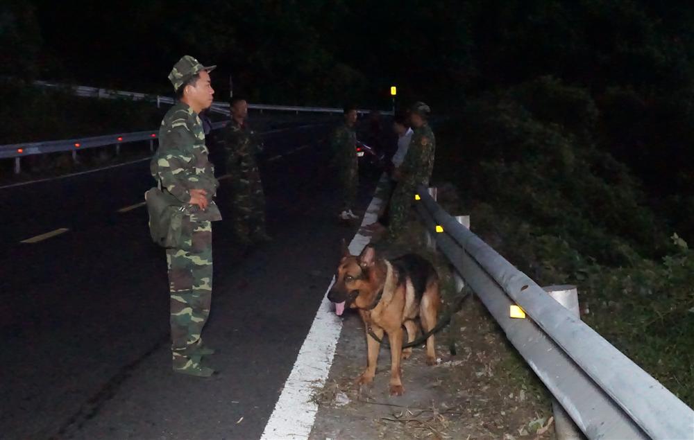 Không loại trừ kẻ vượt ngục đặc biệt nguy hiểm đã tẩu thoát khỏi đèo Hải Vân, tính phương án dùng flycam truy tìm-4