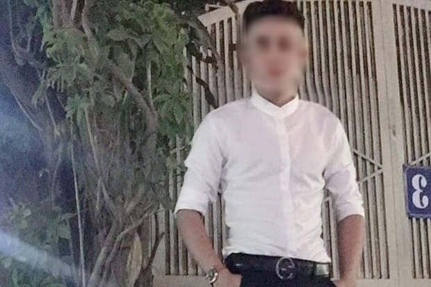 Bố mẹ khóc ngất đón thi thể con trai nghi bị bạn cùng phòng sát hại bên Nhật Bản về nước-1