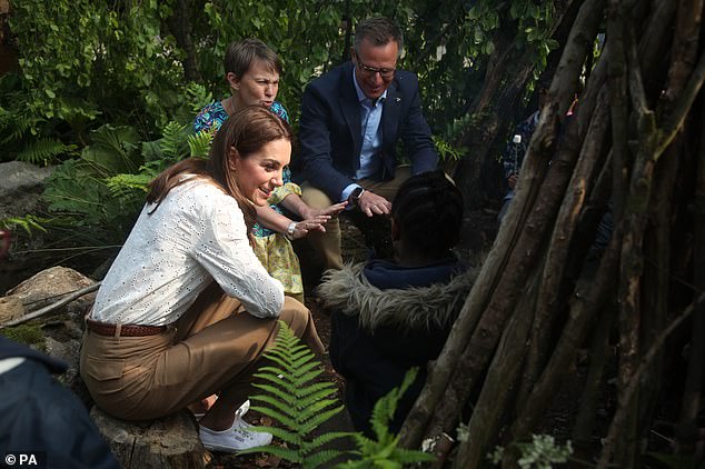 Sau màn đá xoáy của Meghan Markle, Công nương Kate cùng chồng xuất hiện công khai đáp trả một cách đầy tinh tế-3