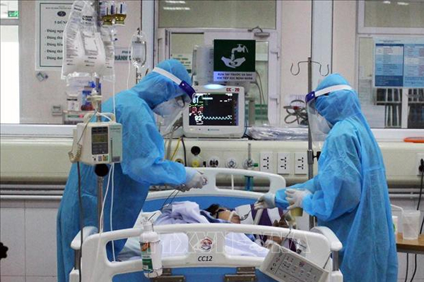 Sức khỏe tiến triển, phi công người Anh ăn trở lại qua đường tiêu hóa-3