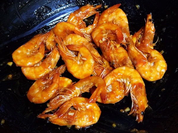 Rang, rim mãi cũng chán, đem tôm sốt cà chua kiểu này cơm nấu nhiều lại nhanh hết-4