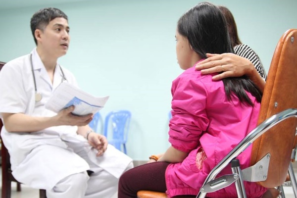Con gái 5 tuổi liên tục kêu đau ngực, bố mẹ bàng hoàng khi bác sĩ kết luận trẻ dậy thì sớm vì những món đồ vật có sẵn trong nhà-6