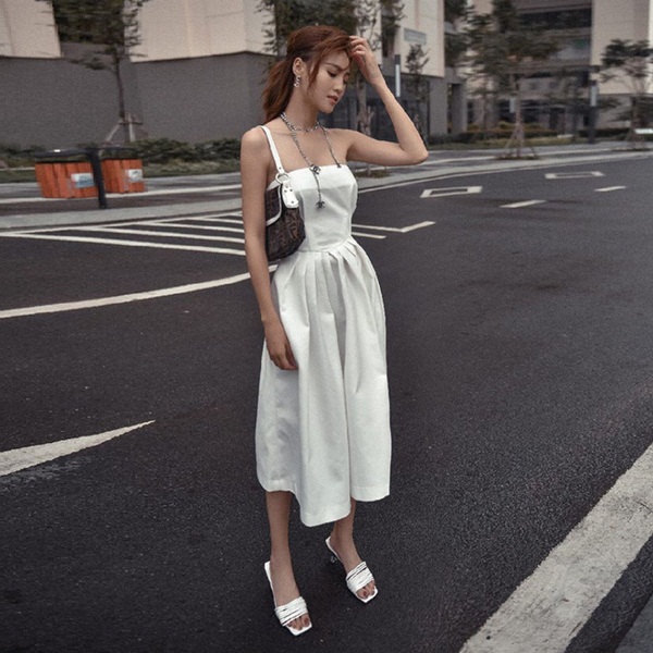 Lan Ngọc chưa bao giờ mất điểm phong cách khi diện đồ trắng và bạn cũng chỉ xịn đẹp trở lên nếu học theo-7