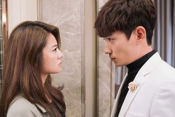 Trước khi đón mẹ chồng lên, vợ tôi bất ngờ đi mua chục bát nhựa rẻ tiền, tôi thắc mắc thì nhận được câu trả lời chát đắng cổ họng-1