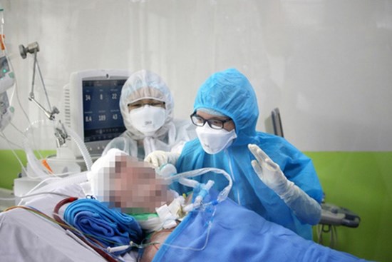 Sức khỏe tiến triển, phi công người Anh ăn trở lại qua đường tiêu hóa