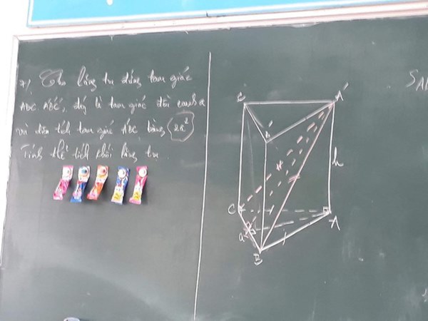 Ngán ngẩm không ai xung phong, thầy giáo mạnh tay đặt một thứ khiến dân tình ào ào xin lên giải bài tập-2