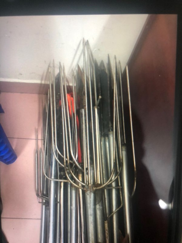 200 côn đồ áo cam không tìm thấy đối thủ nên đập phá, chém người ở quán ốc Sài Gòn-3