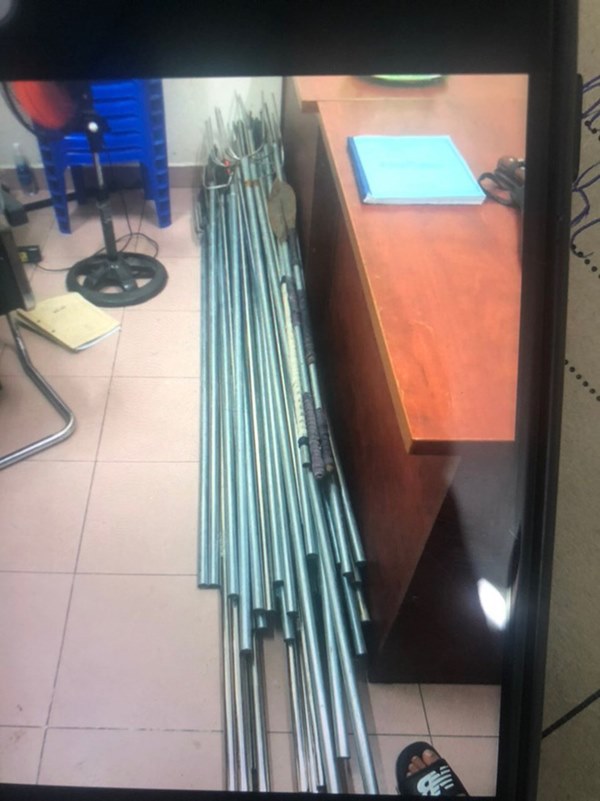 200 côn đồ áo cam không tìm thấy đối thủ nên đập phá, chém người ở quán ốc Sài Gòn-4