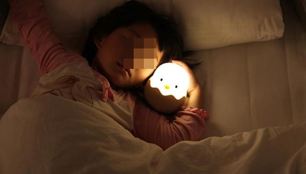 Con gái 5 tuổi liên tục kêu đau ngực, bố mẹ bàng hoàng khi bác sĩ kết luận trẻ dậy thì sớm vì những món đồ vật có sẵn trong nhà-2