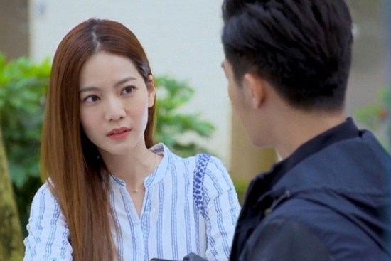 Vừa rời tòa án, chồng mừng rỡ vì được tự do nhưng mảnh giấy vợ bất ngờ dúi vào tay lại khiến anh kinh hoàng thất thố
