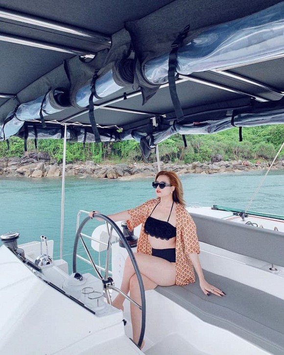 Hoàng Thuỳ Linh bị soi để lộ dấu hiệu tăng cân rõ rệt khi diện bikini-2