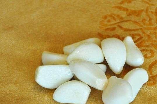 Ít ai biết rằng sử dụng mật ong để thoa mặt mỗi ngày, có thể trị tàn nhang, làm trắng da và giúp da mềm mại-2