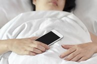 Có nên ngủ bên cạnh điện thoại?