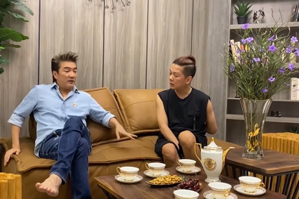 Vũ Hà bị giật mic hỏi anh có bị bê đê không và cách đáp trả sâu cay-5