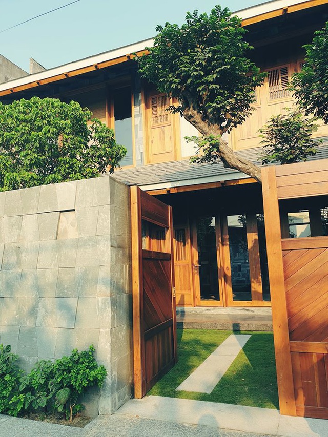 Gia đình trẻ ở Đà Nẵng làm vườn, nuôi cá trong biệt thự giữa phố-1