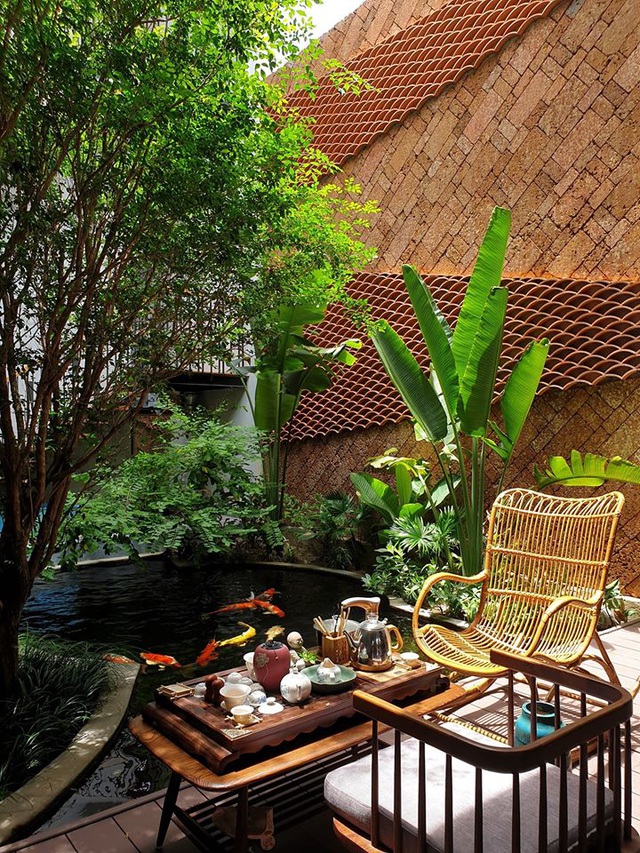 Gia đình trẻ ở Đà Nẵng làm vườn, nuôi cá trong biệt thự giữa phố-3