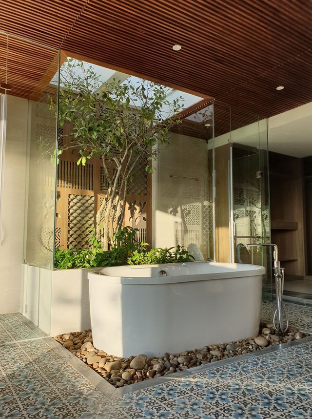 Gia đình trẻ ở Đà Nẵng làm vườn, nuôi cá trong biệt thự giữa phố-7