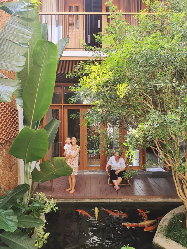 Gia đình trẻ ở Đà Nẵng làm vườn, nuôi cá trong biệt thự giữa phố-12