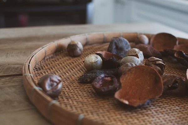 Cô gái Việt ở Mỹ nhuộm áo tặng mẹ chồng bằng nguyên liệu dễ ợt trong nhà bếp, chị em ố á đòi học theo-2