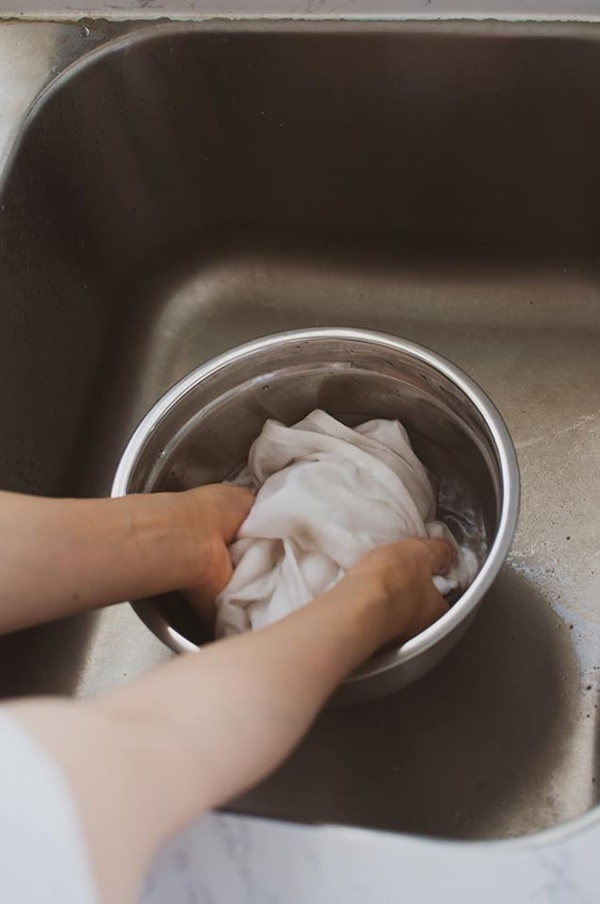 Cô gái Việt ở Mỹ nhuộm áo tặng mẹ chồng bằng nguyên liệu dễ ợt trong nhà bếp, chị em ố á đòi học theo-4